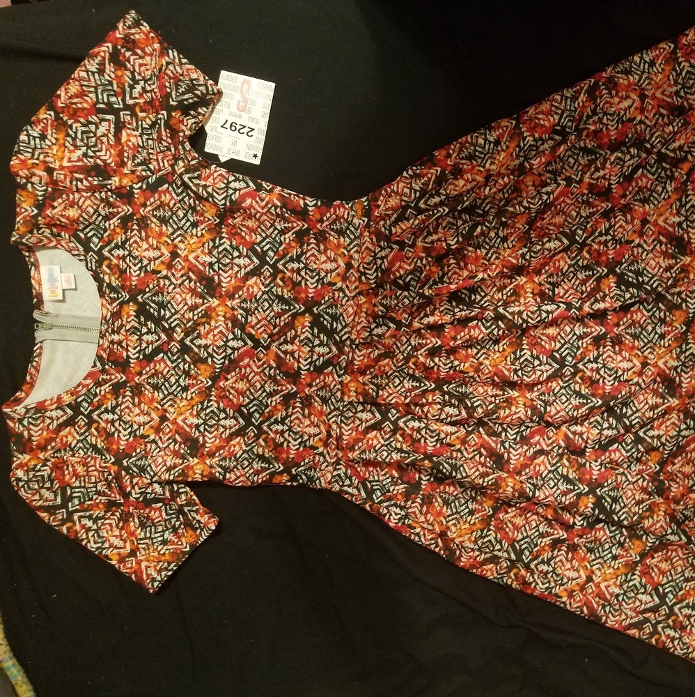 Lularoe patterned amelia dress size small